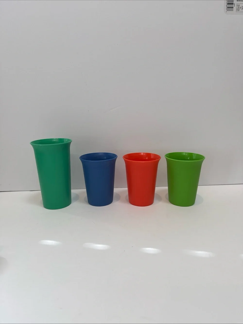 Tupperware drink cups kids lot 4 two sizes.